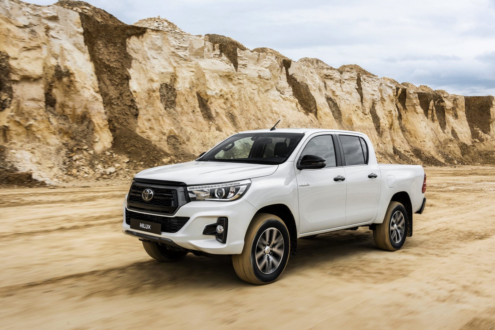 Toyota Hilux - Image 2